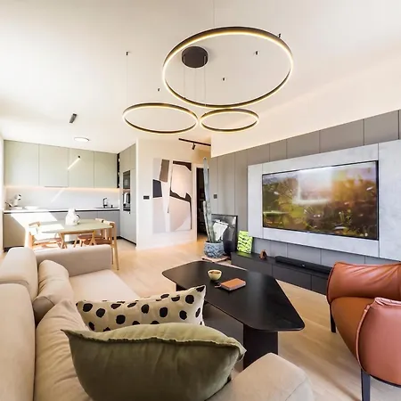 Sky Nest Luxury Near Airport