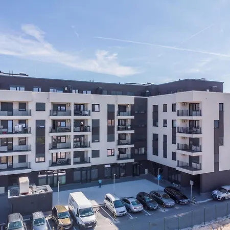 Sky Nest Luxury Near Airport Apartamento *